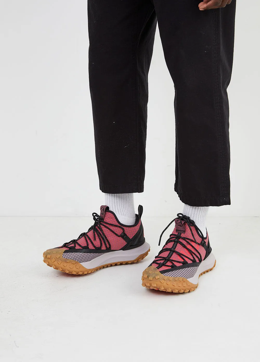 Mountain Fly Low Sneakers